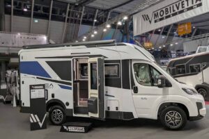 Mobilvetta Kea Kompakt 55: agiles Dolce Vita im schmalen Teilintegrierten mit Heckbad Mobilvetta Kea Kompakt 55: agiles Dolce Vita im schmalen Teilintegrierten mit Heckbad
