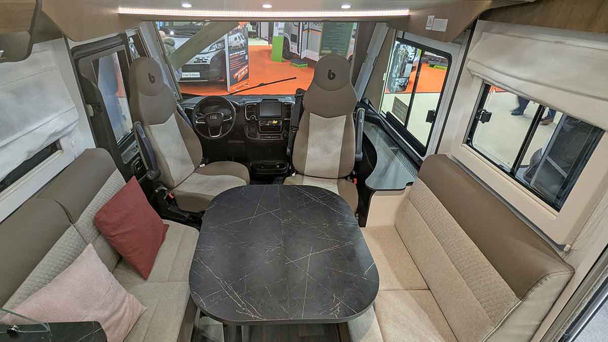 Face-to-Face-Lounge