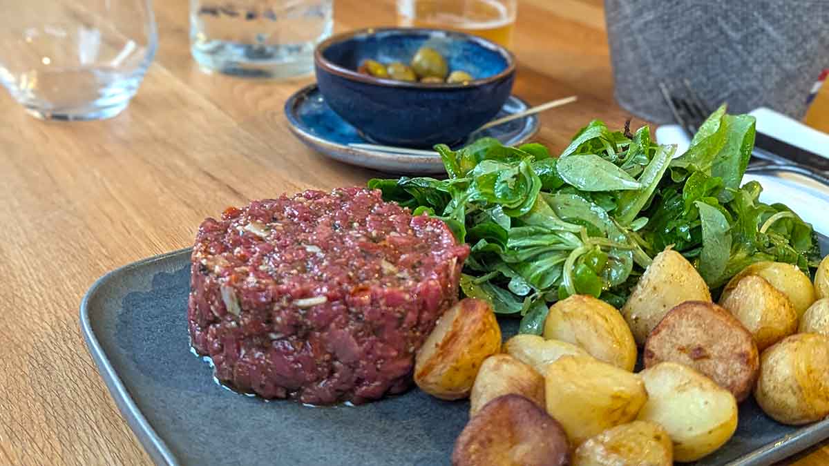 Tartare mit Pommes frites