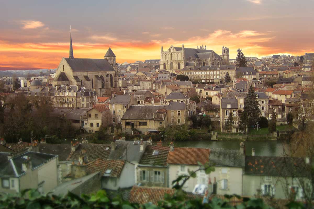 Panoramablick auf Poitiers