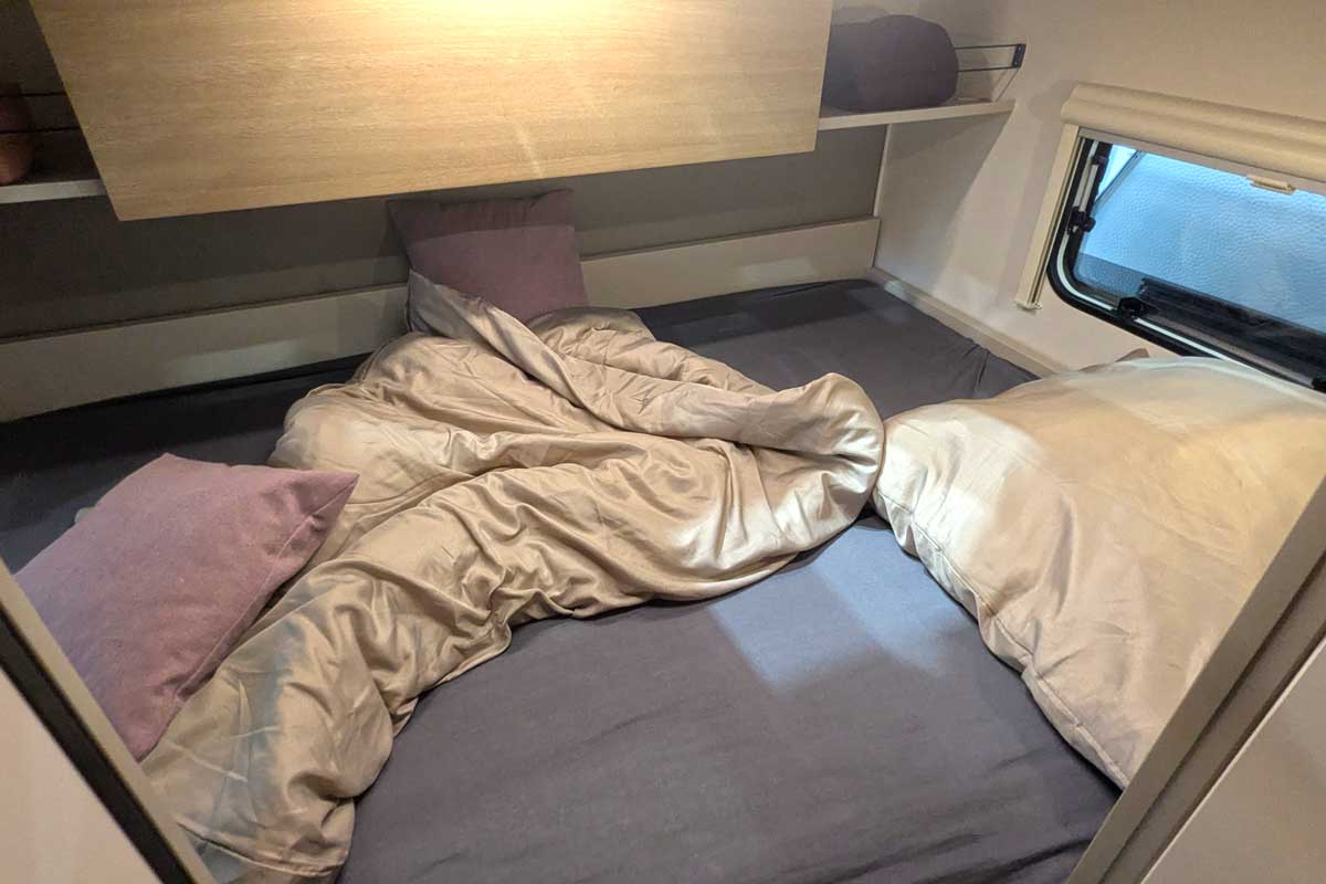 Querbett im Heck des LMC Tracer V 600