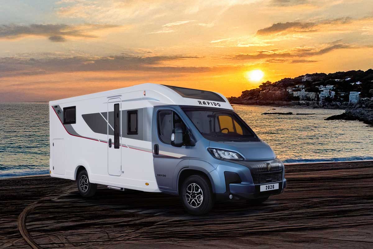 Rapido C86: schmaler Teilintegrierter am Strand