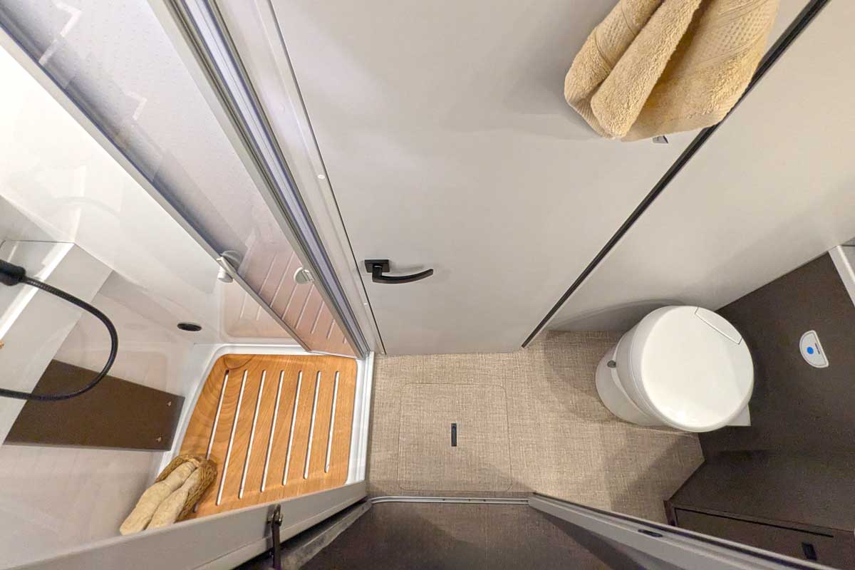 Raumbad im Bürstner B66 732 TD