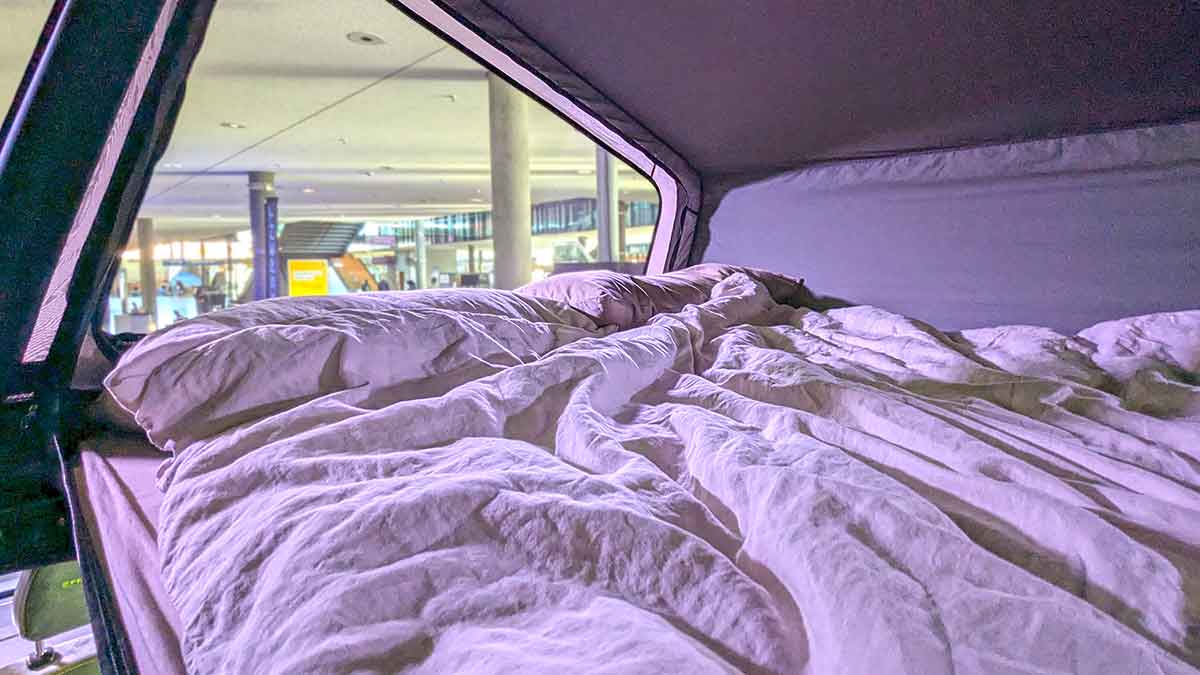 Bett im Dachzelt