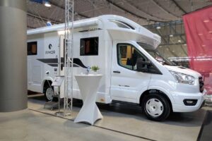 Rimor Sailer 56 Plus: 7 m-Teilintegrierter mit exklusiver Küche im Heck Rimor Sailer 56 Plus: 7 m-Teilintegrierter mit exklusiver Küche im Heck