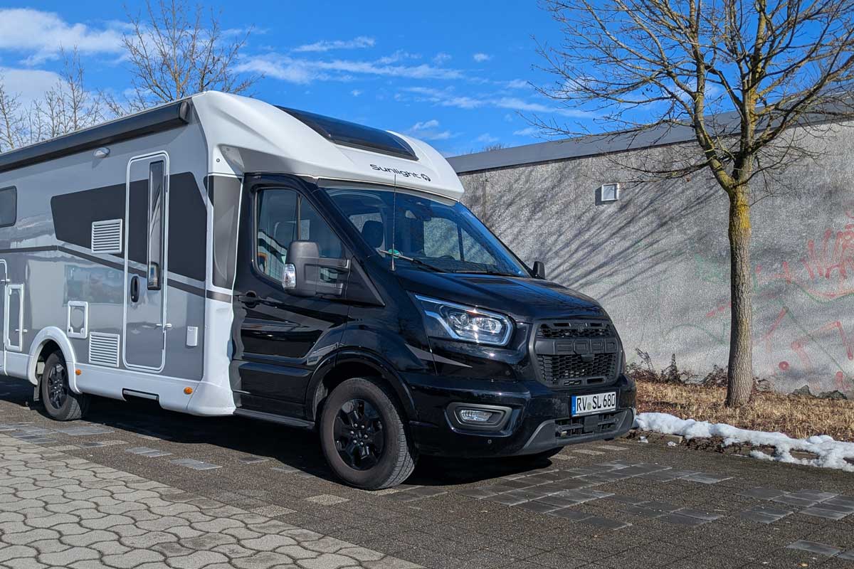 Ford Transit Fahrerhaus mit Kühlergrill in Raptor-Optik