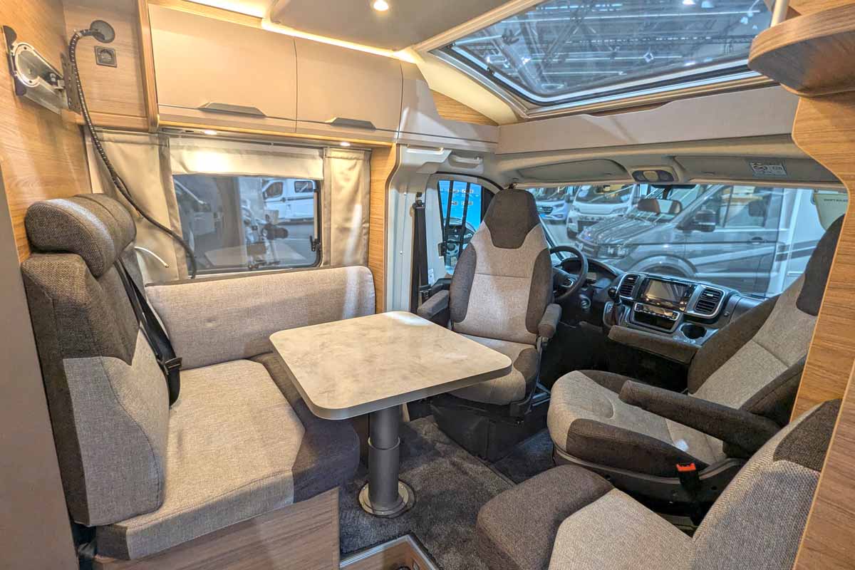 Sitzgruppe im Van TI 650 MEG