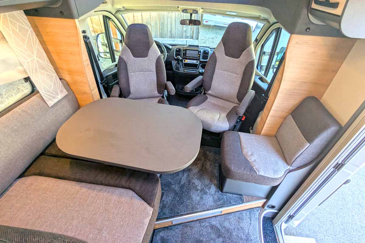 Sitzgruppe mit L-Bank