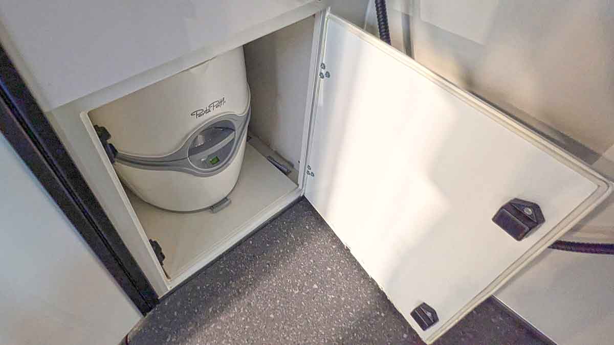 Porta Potti im Schrank