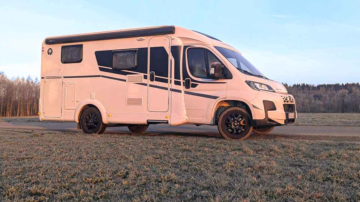 Wohnmobil im Raureif