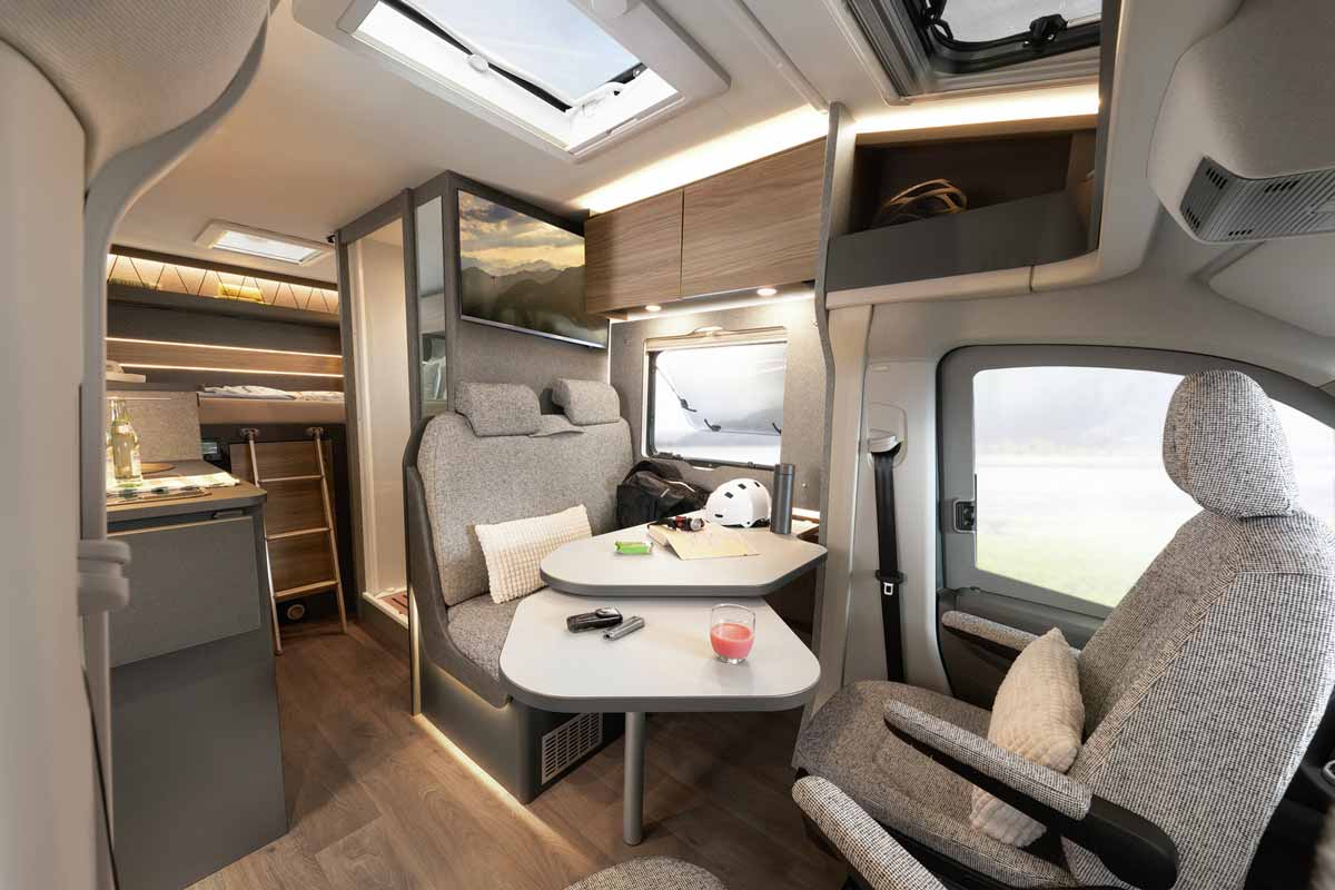 Durchsicht im Dethleffs Globebus Performance 4x4 T16