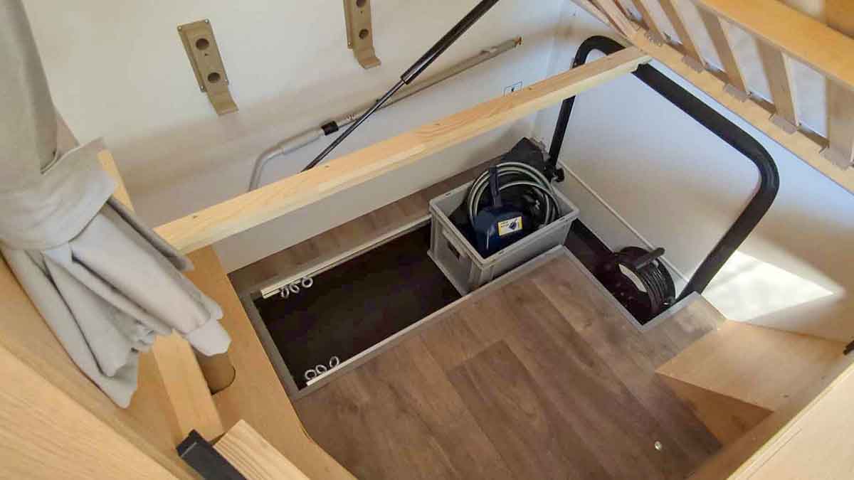 Stauraum unter Bett