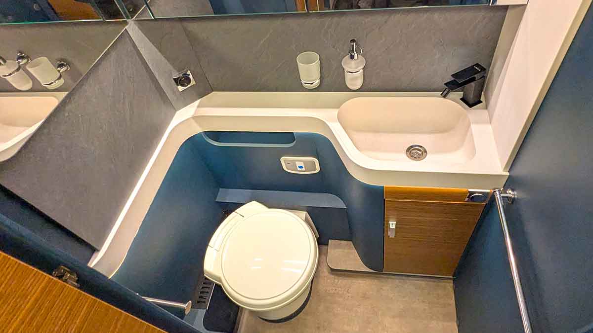 Waschraum mit WC