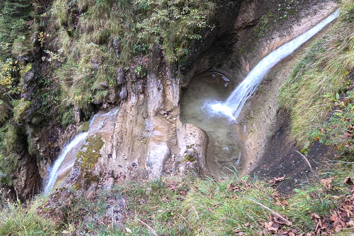 BEcken im Felsen
