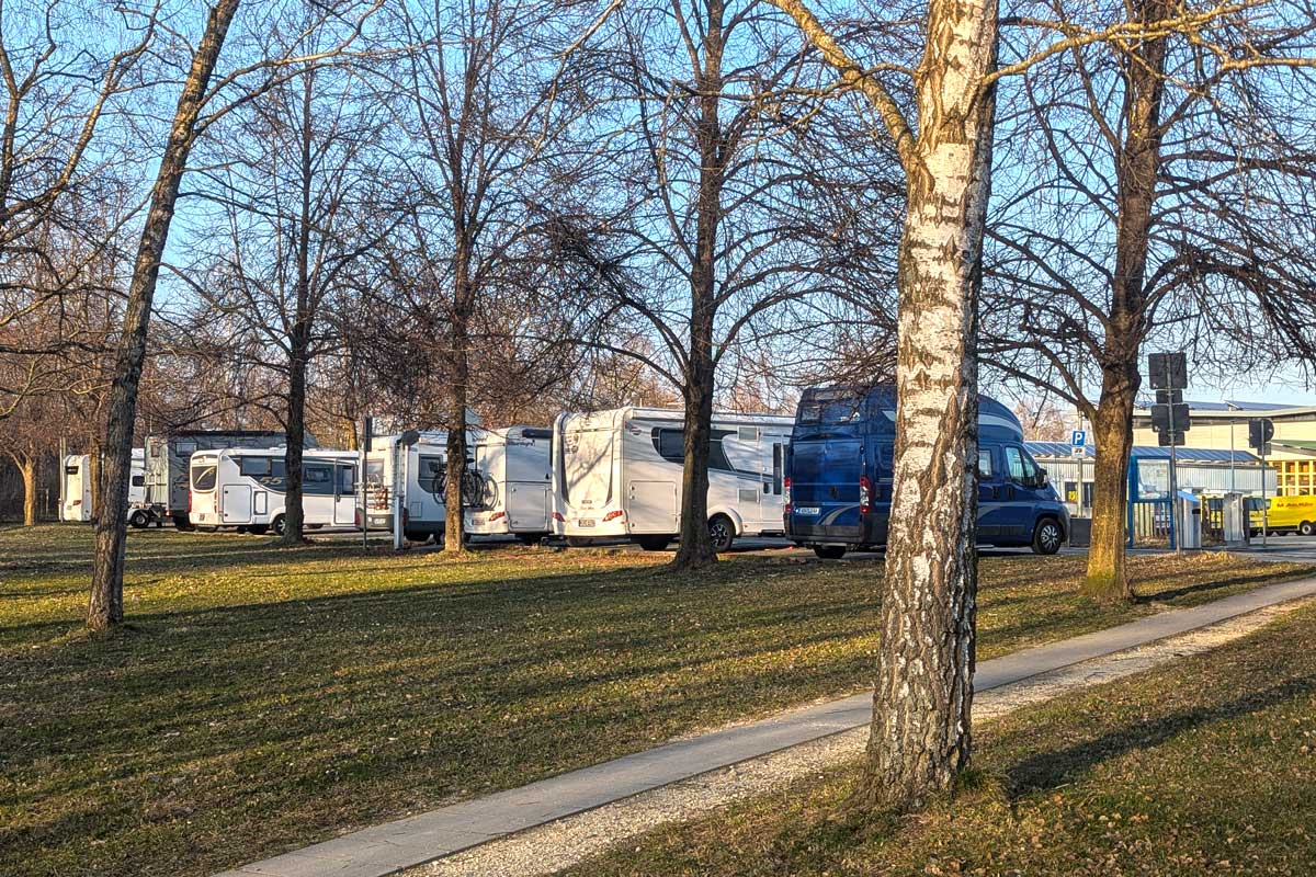 Wohmobilstellplatz im Stadtpark von Memmingen