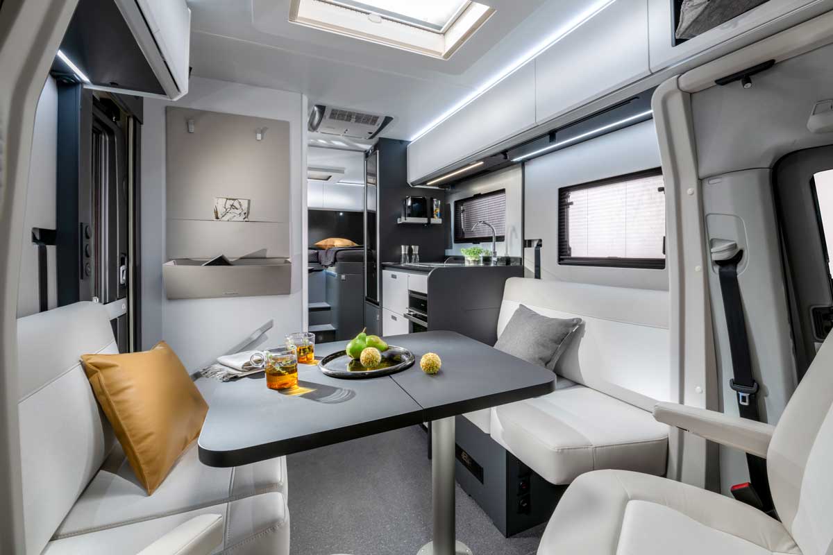 Interieur im Adria Compact Max DL