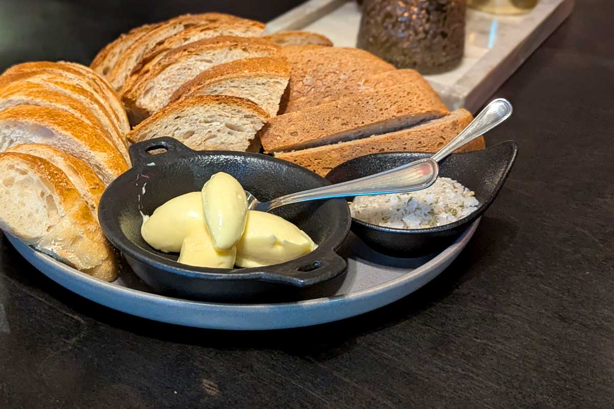 Brotsorten, Buttercreme und Kräutersalz