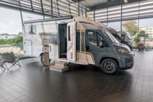 Bürstner B66 732 TD: schlüsselfertiger Teilintegrierter mit Queensbett