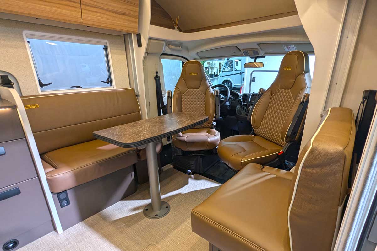 Sitzgruppe im Bürstner B66 Wohnmobil