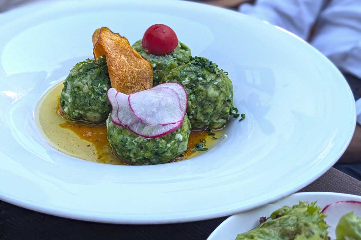 Spinatknödel im Hotel Frühlingsgarten