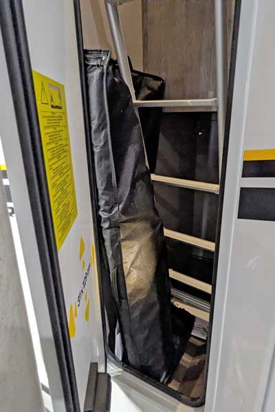 Hohe Türe zu Stauraum